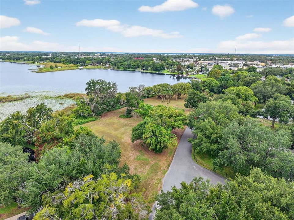 На продажу: $975,000 (2.21 acres)