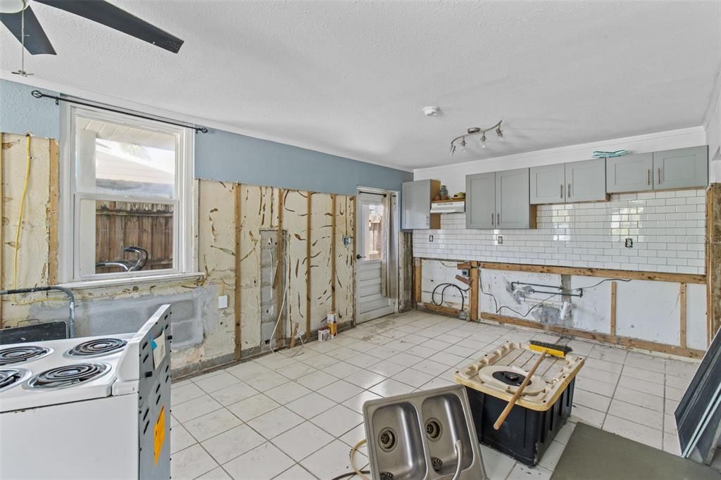 待售: $600,000 (2 贝兹, 0 浴室, 1791 平方英尺)