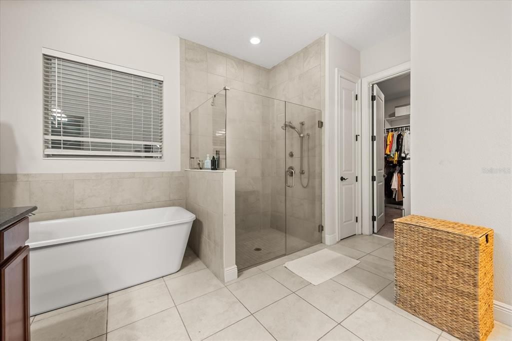 待售: $1,390,000 (6 贝兹, 4 浴室, 4779 平方英尺)