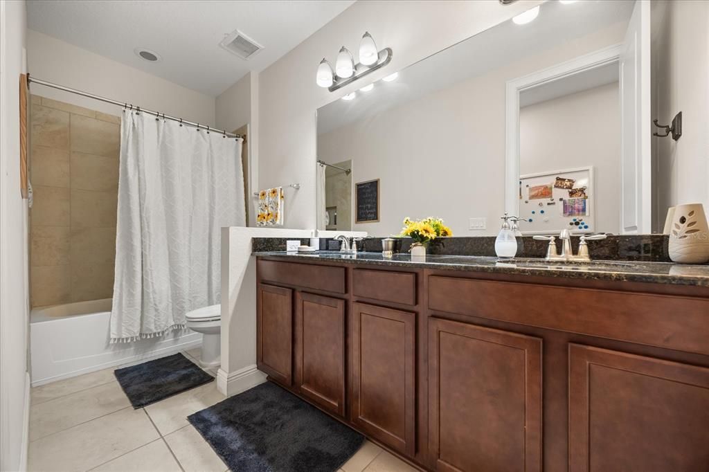 待售: $1,390,000 (6 贝兹, 4 浴室, 4779 平方英尺)