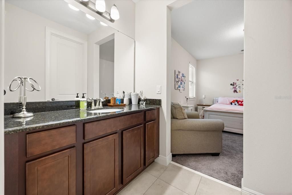 待售: $1,390,000 (6 贝兹, 4 浴室, 4779 平方英尺)