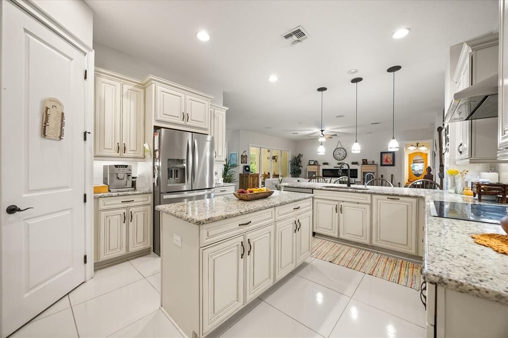 待售: $1,390,000 (6 贝兹, 4 浴室, 4779 平方英尺)