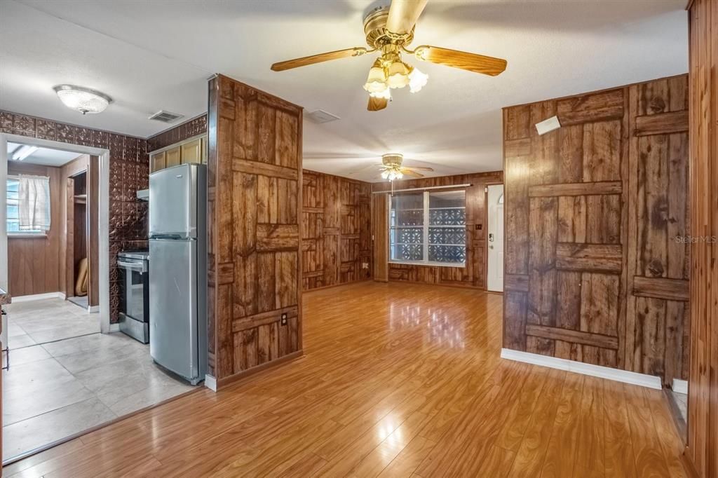 Под контрактом: $230,000 (3 спален, 1 ванн, 950 Квадратных фут)