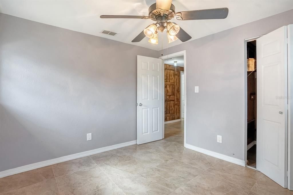 Под контрактом: $230,000 (3 спален, 1 ванн, 950 Квадратных фут)