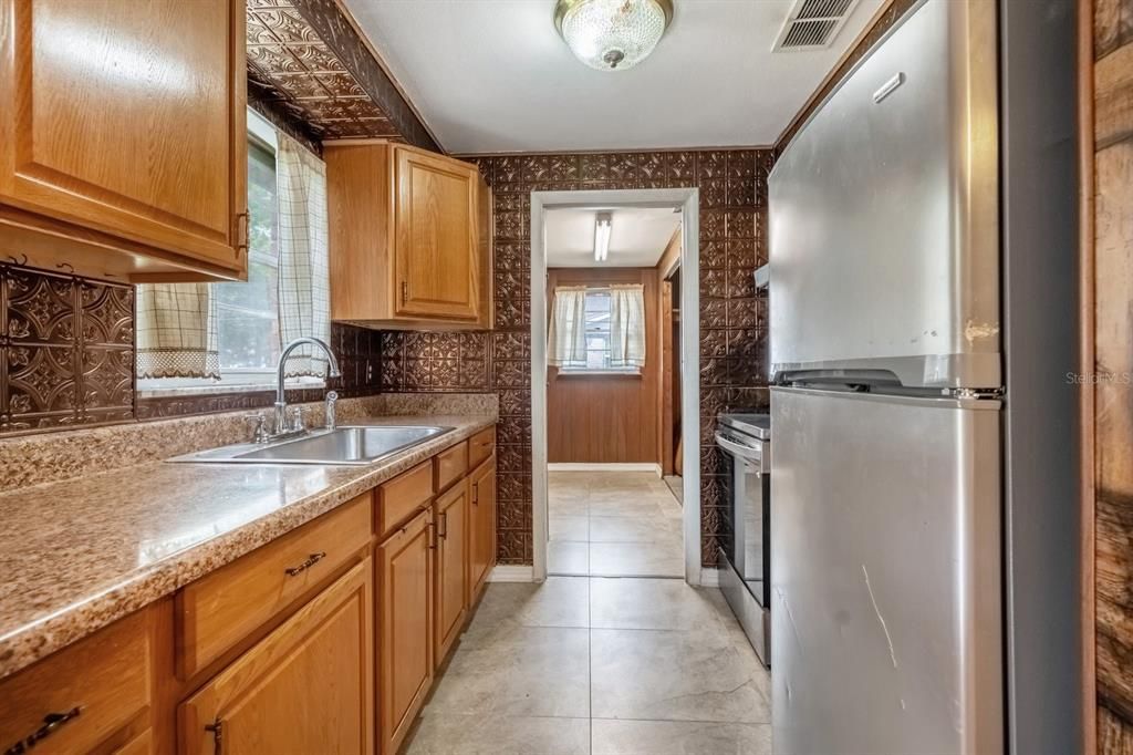 Под контрактом: $230,000 (3 спален, 1 ванн, 950 Квадратных фут)