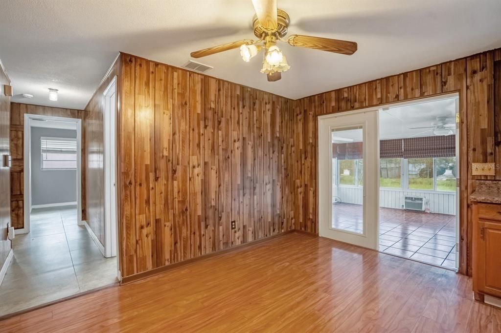 Под контрактом: $230,000 (3 спален, 1 ванн, 950 Квадратных фут)