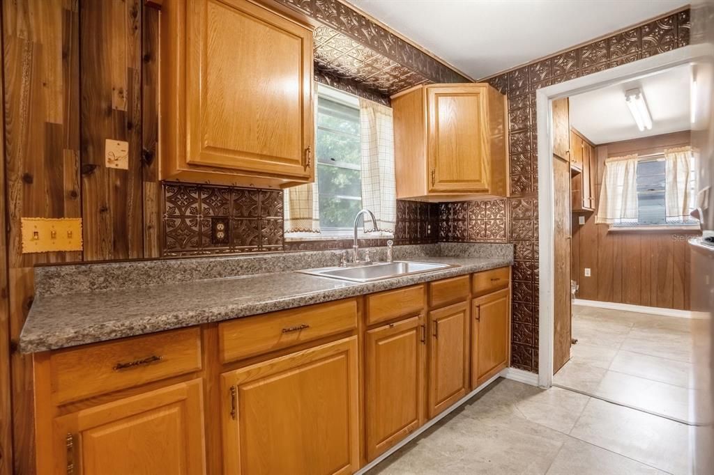 Под контрактом: $230,000 (3 спален, 1 ванн, 950 Квадратных фут)