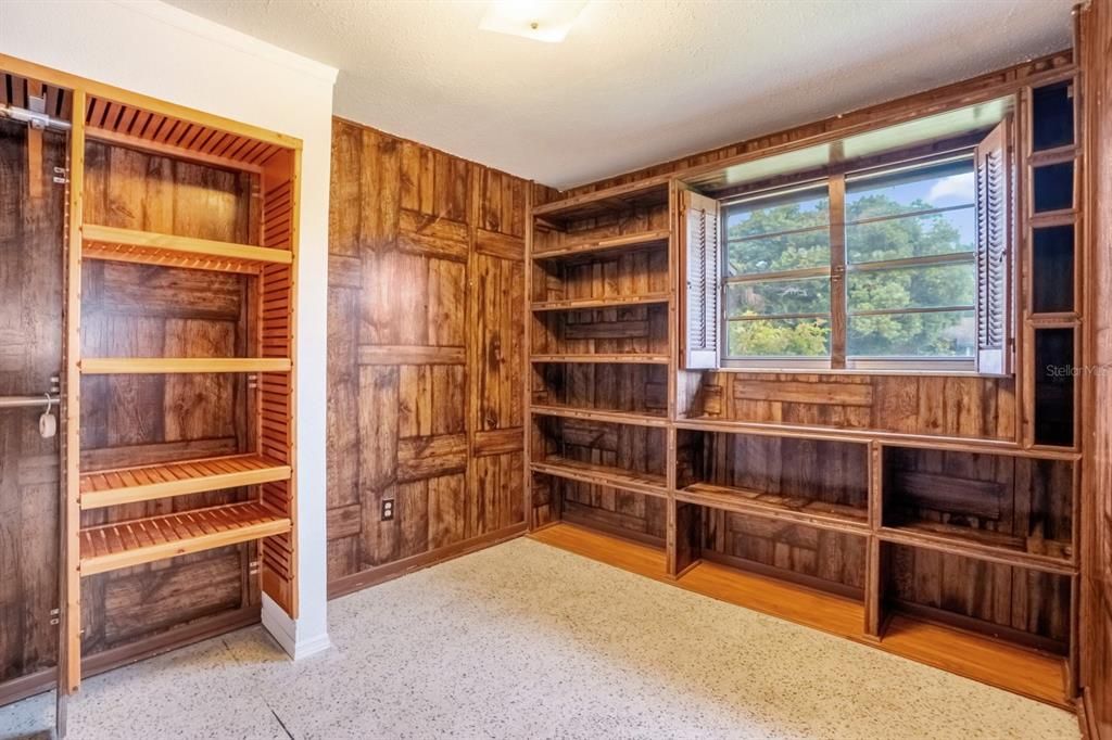 Под контрактом: $230,000 (3 спален, 1 ванн, 950 Квадратных фут)