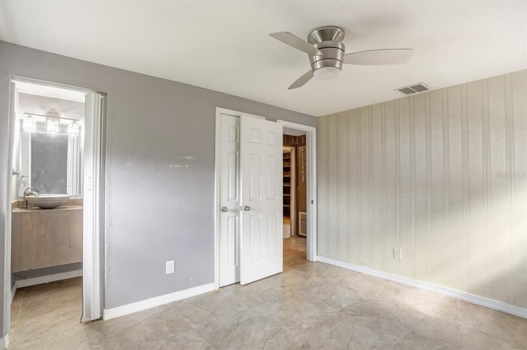 Под контрактом: $230,000 (3 спален, 1 ванн, 950 Квадратных фут)