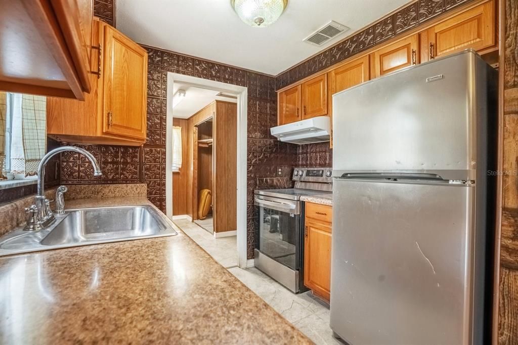 Под контрактом: $230,000 (3 спален, 1 ванн, 950 Квадратных фут)