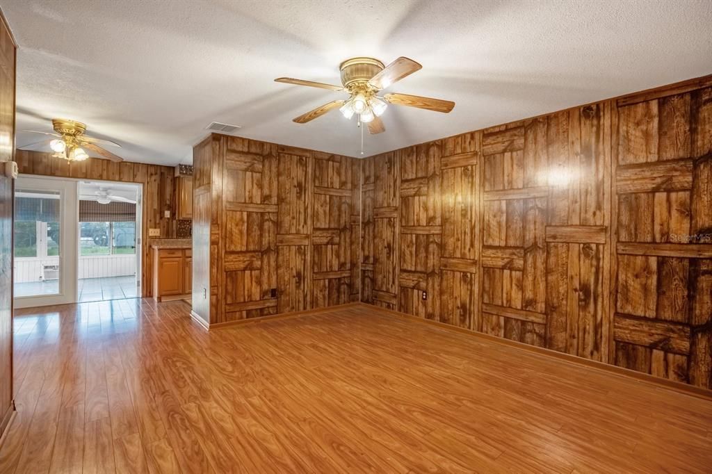 Под контрактом: $230,000 (3 спален, 1 ванн, 950 Квадратных фут)