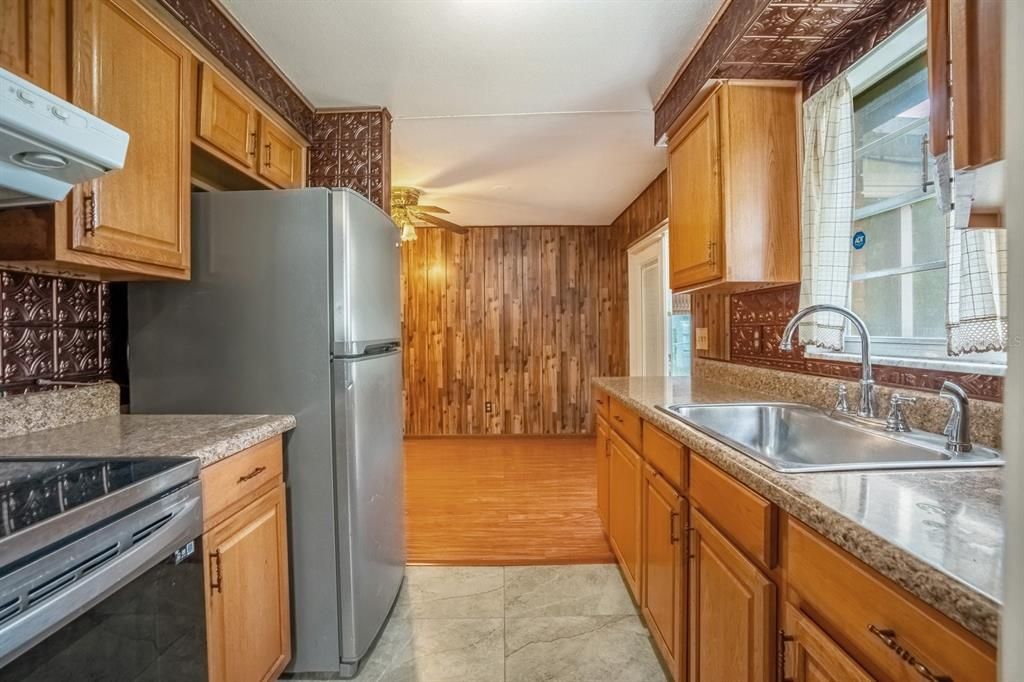 Под контрактом: $230,000 (3 спален, 1 ванн, 950 Квадратных фут)