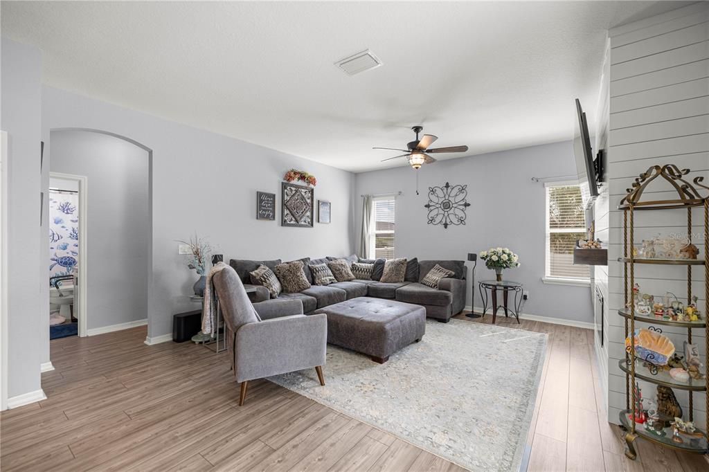 Active With Contract: $370,000 (4 beds, 3 baths, 2491 Square Feet)