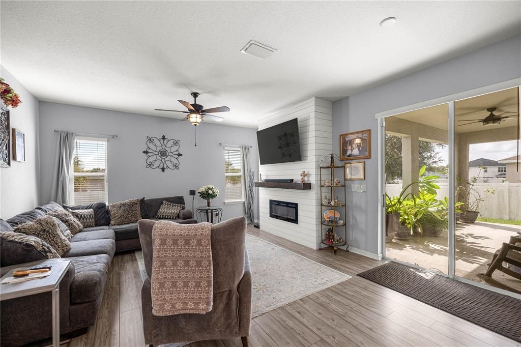 Active With Contract: $370,000 (4 beds, 3 baths, 2491 Square Feet)