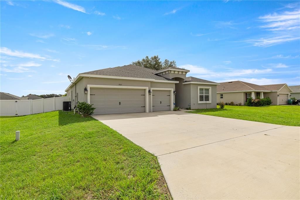 Active With Contract: $370,000 (4 beds, 3 baths, 2491 Square Feet)