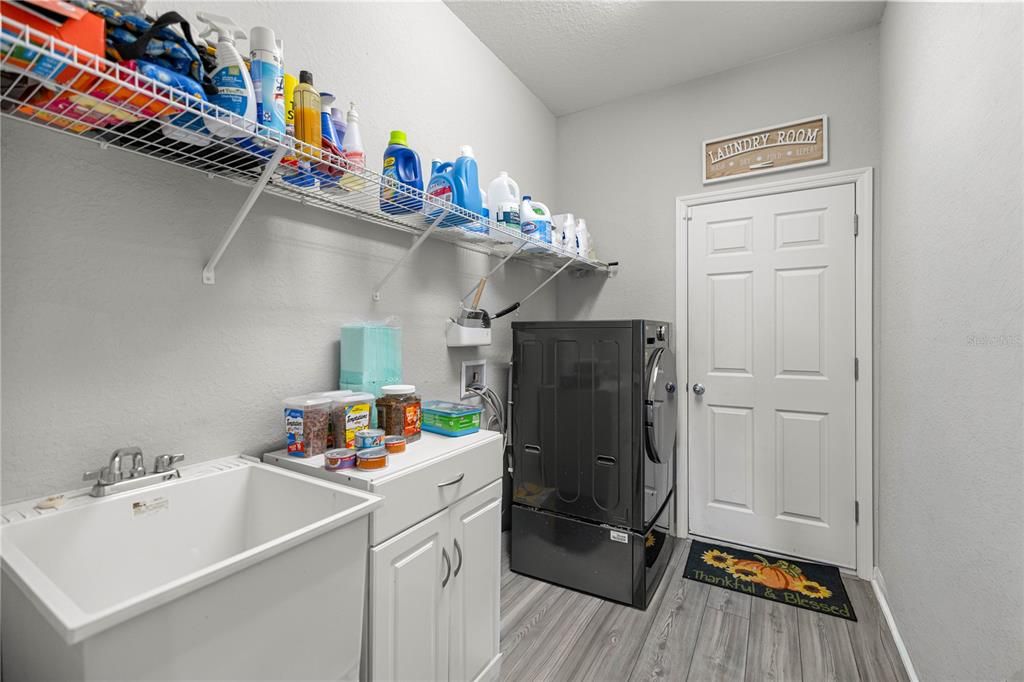 Active With Contract: $370,000 (4 beds, 3 baths, 2491 Square Feet)