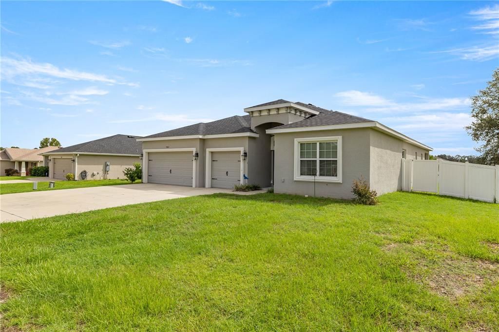 Active With Contract: $370,000 (4 beds, 3 baths, 2491 Square Feet)