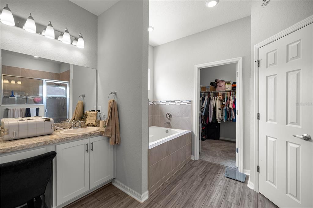 Active With Contract: $370,000 (4 beds, 3 baths, 2491 Square Feet)