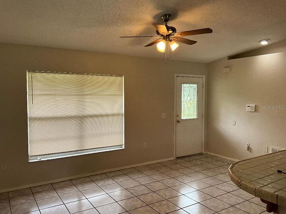 Active With Contract: $250,000 (3 beds, 2 baths, 1366 Square Feet)