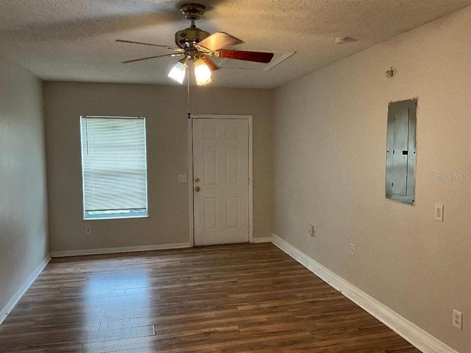 Active With Contract: $250,000 (3 beds, 2 baths, 1366 Square Feet)