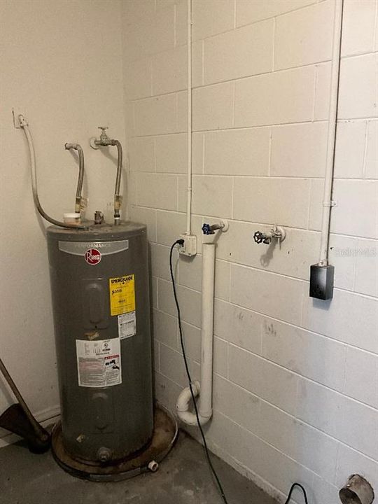 Active With Contract: $250,000 (3 beds, 2 baths, 1366 Square Feet)