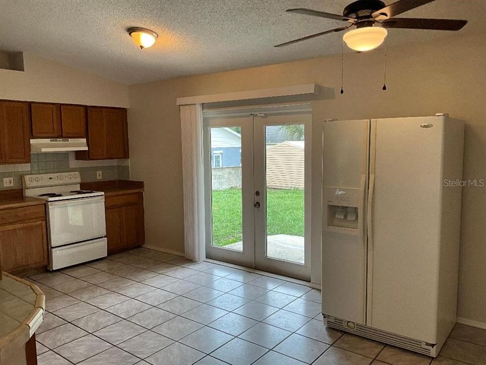 Active With Contract: $250,000 (3 beds, 2 baths, 1366 Square Feet)