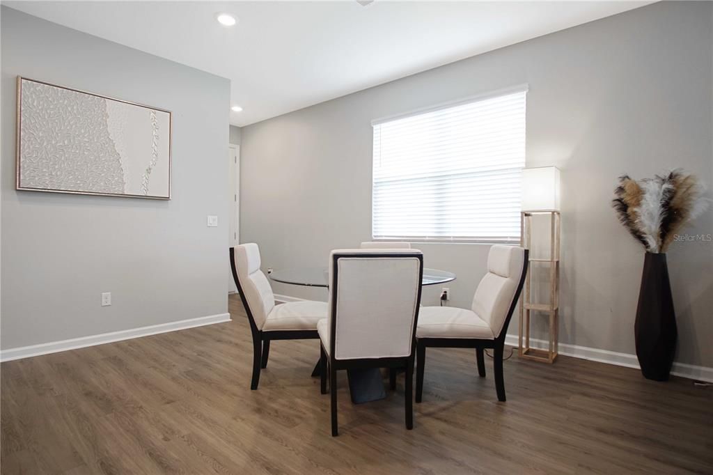 Activo con contrato: $1,850 (3 camas, 2 baños, 1578 Pies cuadrados)