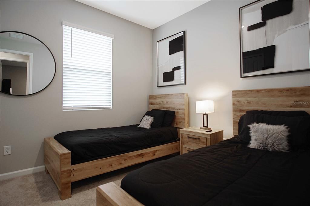 Activo con contrato: $1,850 (3 camas, 2 baños, 1578 Pies cuadrados)