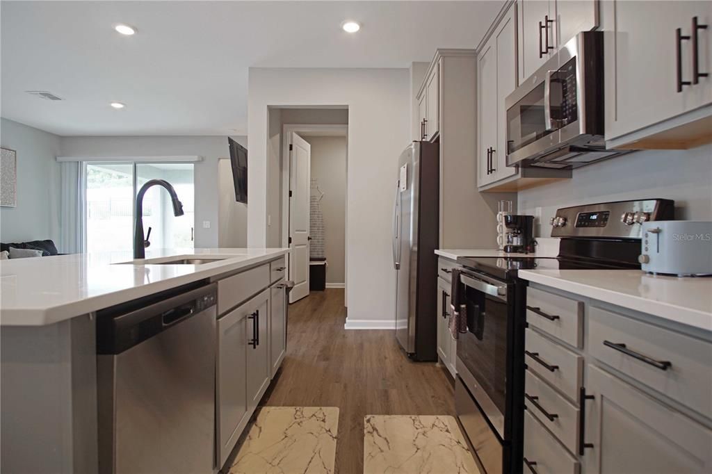 Activo con contrato: $1,850 (3 camas, 2 baños, 1578 Pies cuadrados)