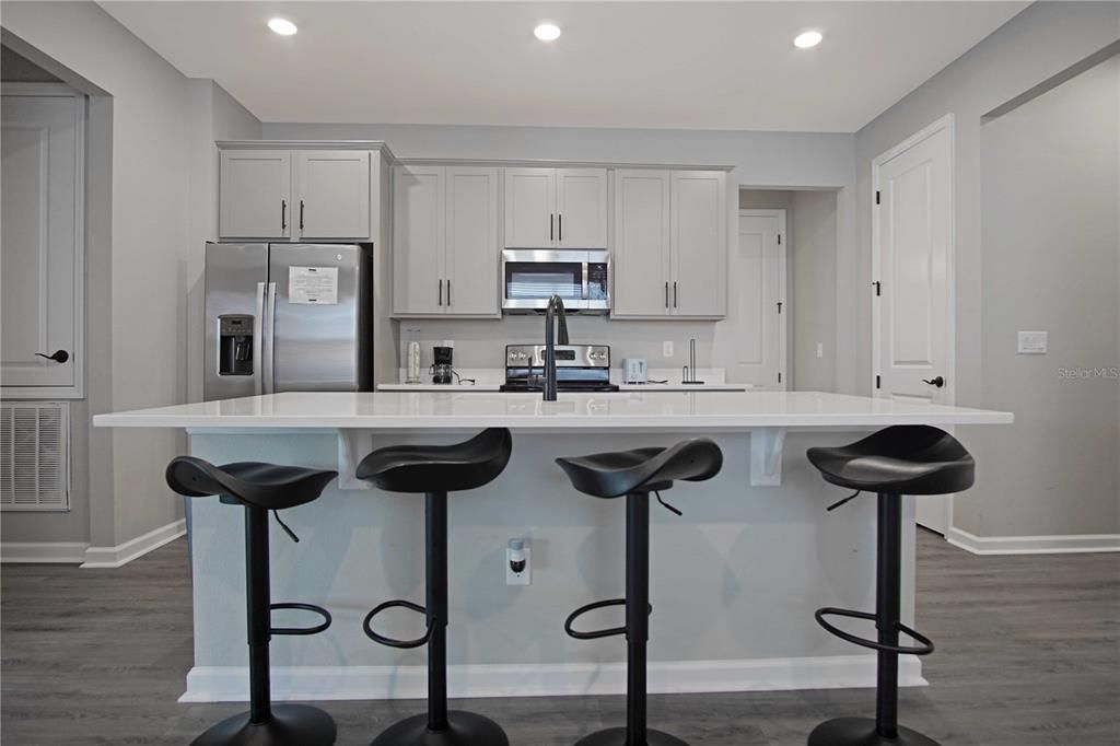 Activo con contrato: $1,850 (3 camas, 2 baños, 1578 Pies cuadrados)