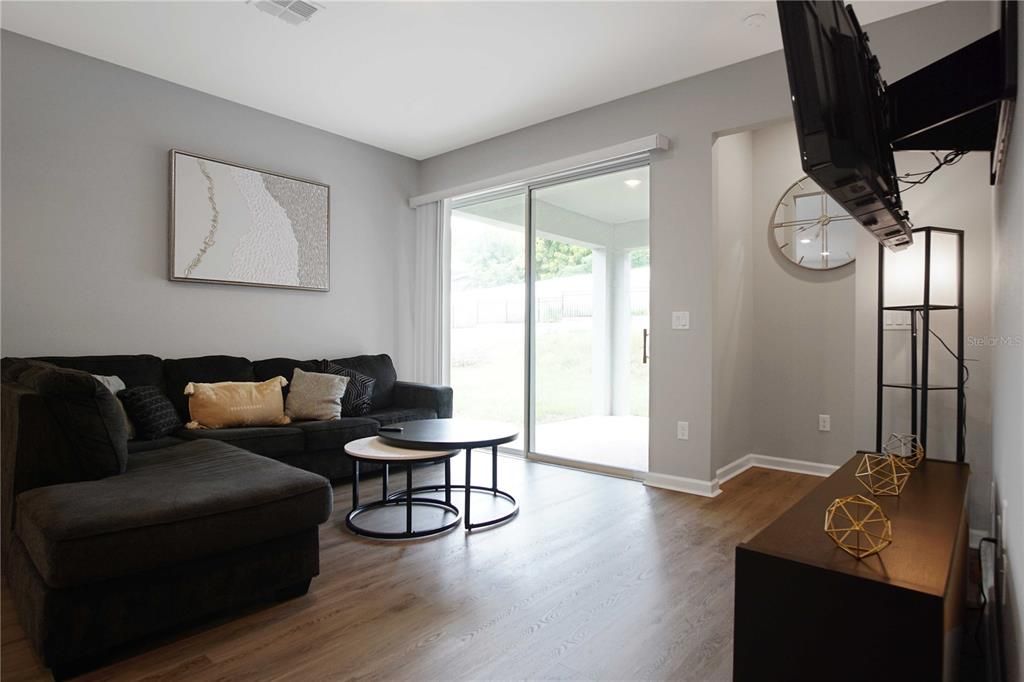 Activo con contrato: $1,850 (3 camas, 2 baños, 1578 Pies cuadrados)