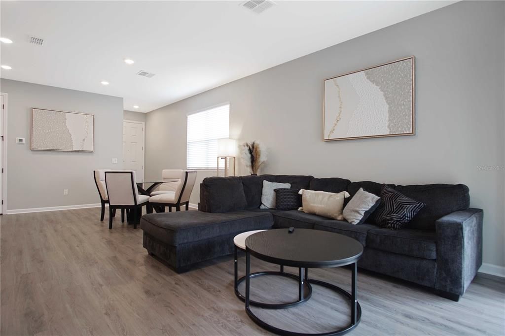 Activo con contrato: $1,850 (3 camas, 2 baños, 1578 Pies cuadrados)