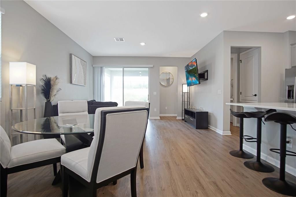 Activo con contrato: $1,850 (3 camas, 2 baños, 1578 Pies cuadrados)