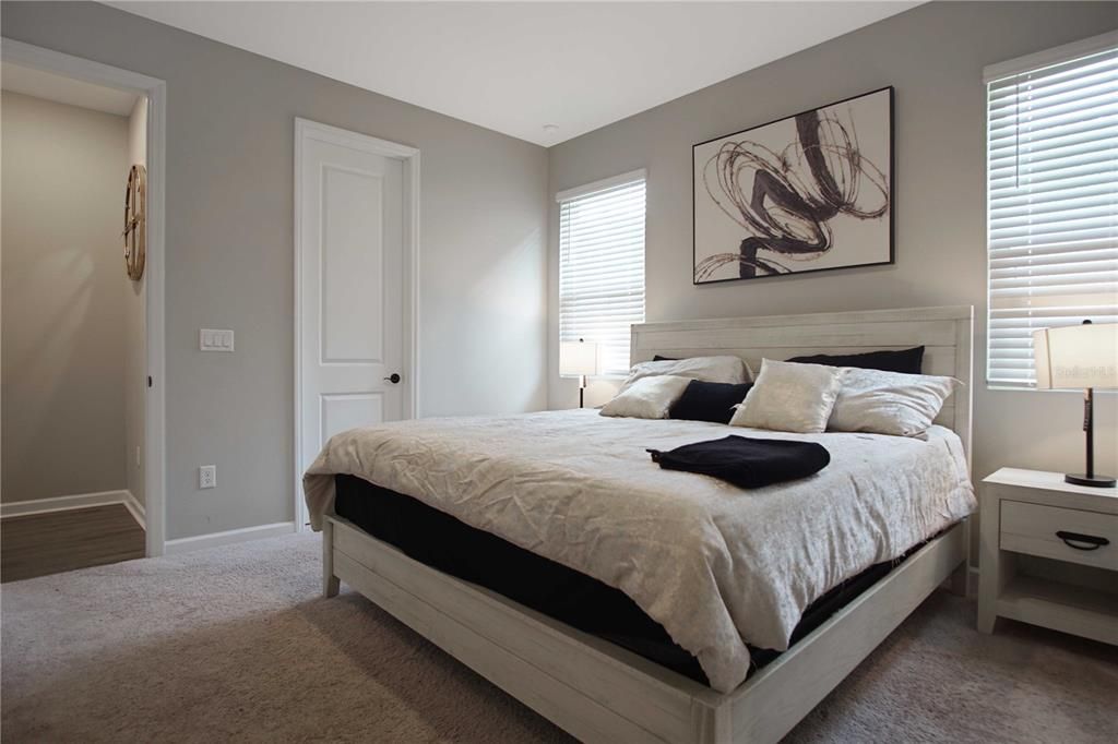 Activo con contrato: $1,850 (3 camas, 2 baños, 1578 Pies cuadrados)