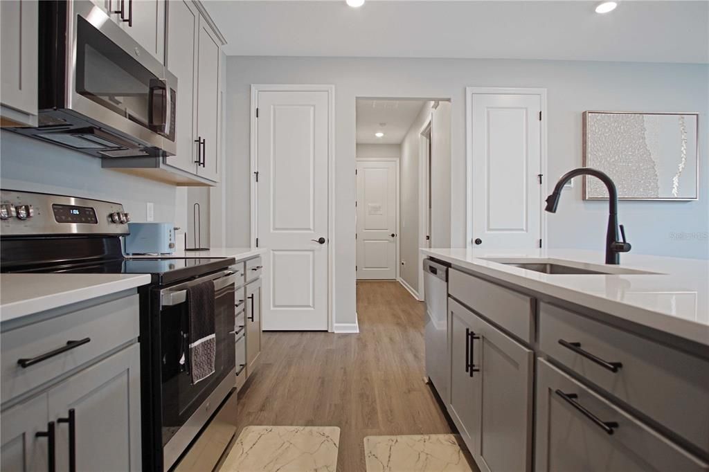 Activo con contrato: $1,850 (3 camas, 2 baños, 1578 Pies cuadrados)