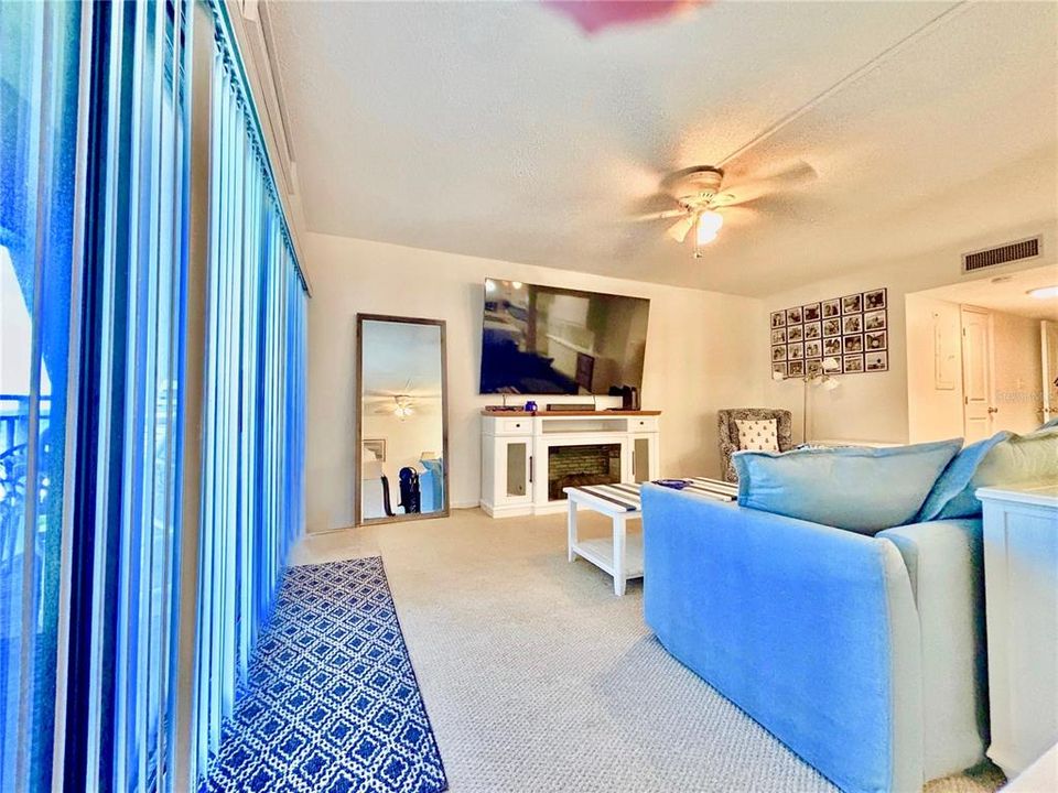 В аренду: $3,000 (1 спален, 2 ванн, 928 Квадратных фут)