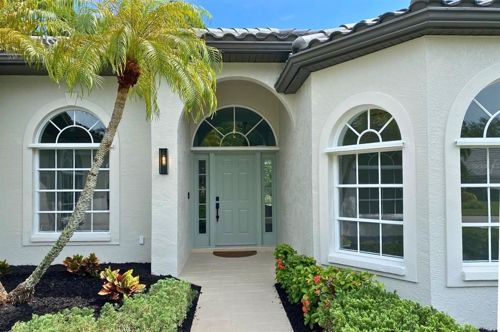 Active With Contract: $879,000 (4 beds, 2 baths, 2578 Square Feet)