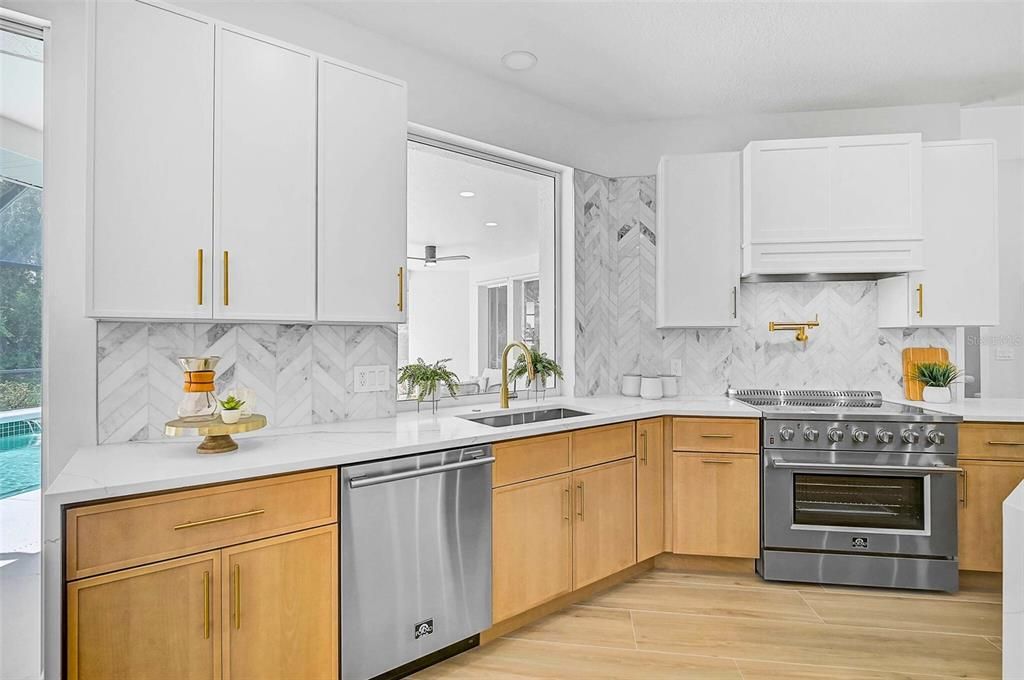 Active With Contract: $879,000 (4 beds, 2 baths, 2578 Square Feet)