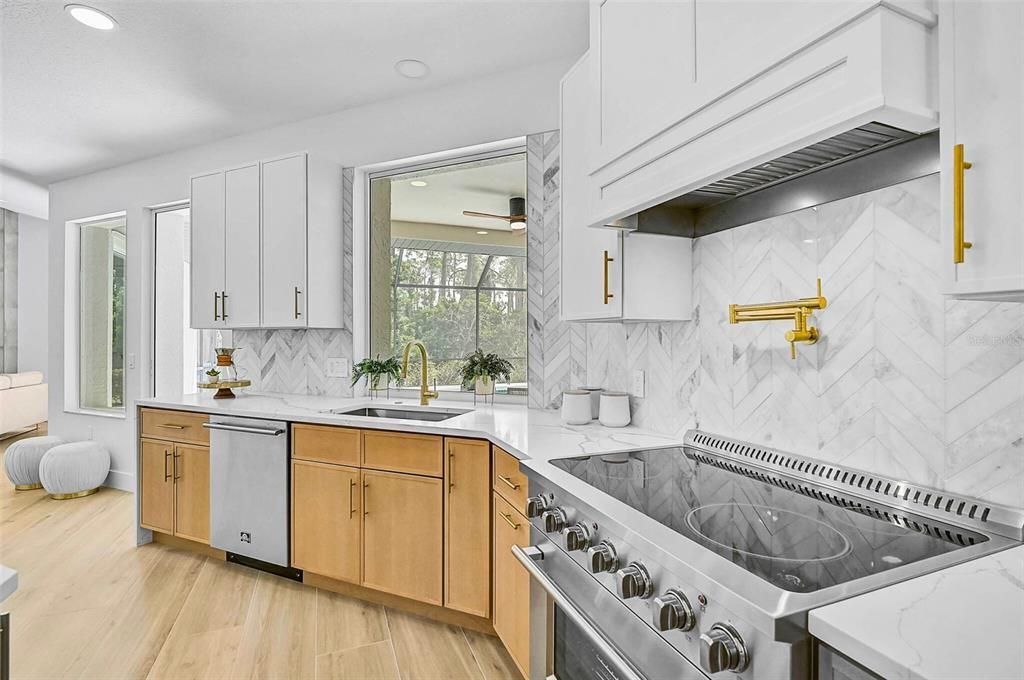 Active With Contract: $879,000 (4 beds, 2 baths, 2578 Square Feet)