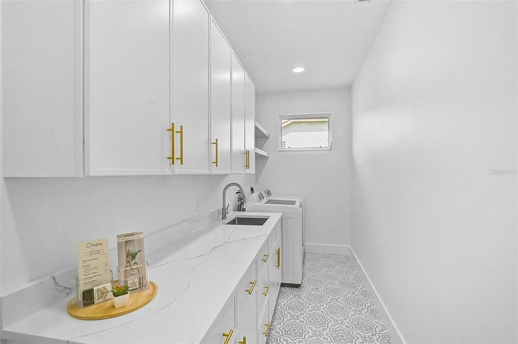 Active With Contract: $879,000 (4 beds, 2 baths, 2578 Square Feet)