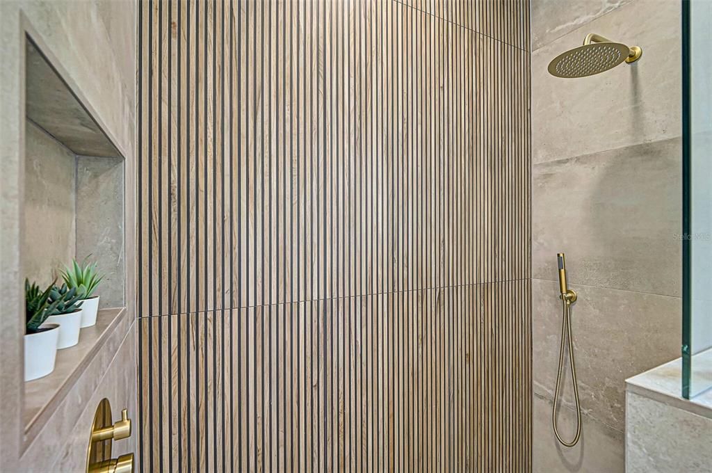 Active With Contract: $879,000 (4 beds, 2 baths, 2578 Square Feet)