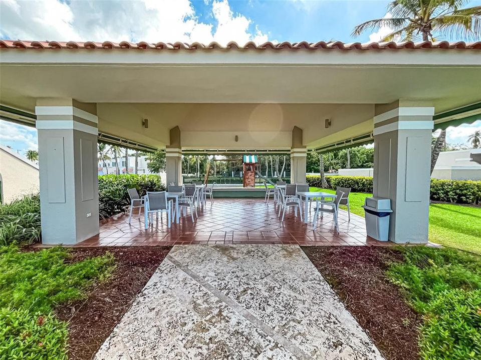 For Sale: $1,375,000 (4 beds, 4 baths, 2764 Square Feet)