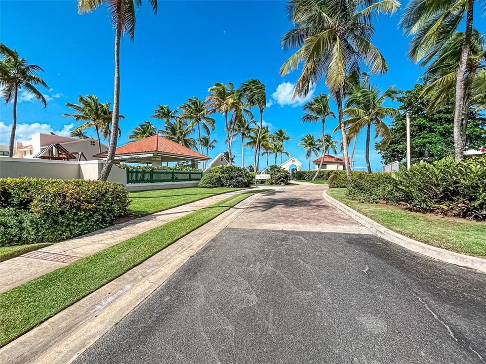 For Sale: $1,375,000 (4 beds, 4 baths, 2764 Square Feet)