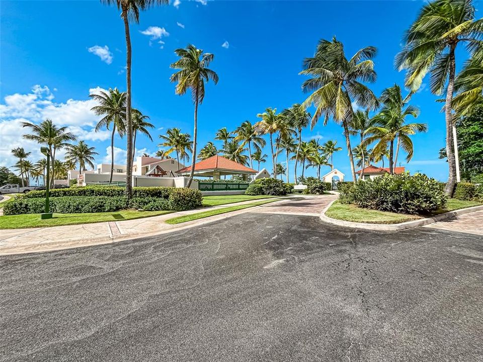 For Sale: $1,375,000 (4 beds, 4 baths, 2764 Square Feet)