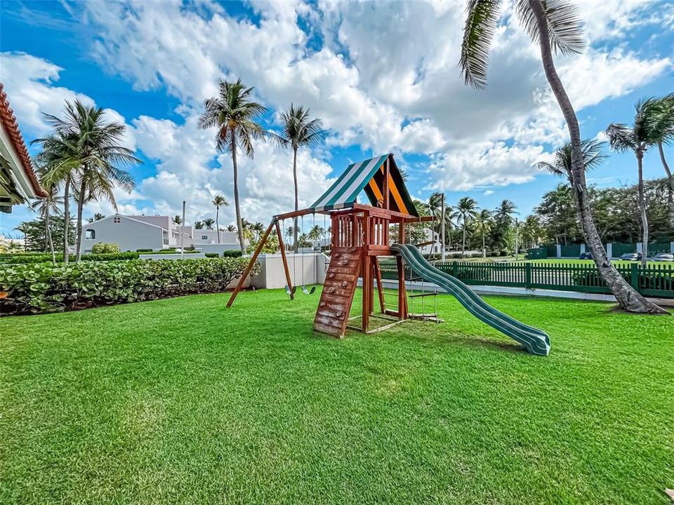 For Sale: $1,375,000 (4 beds, 4 baths, 2764 Square Feet)