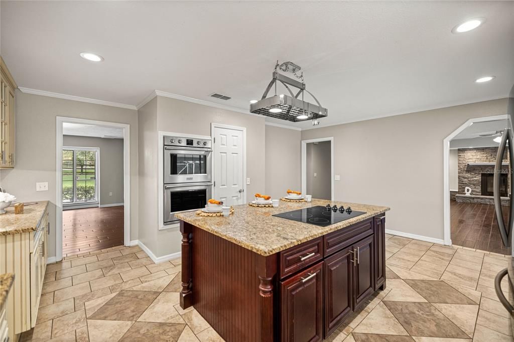 Active With Contract: $799,900 (4 beds, 4 baths, 3703 Square Feet)