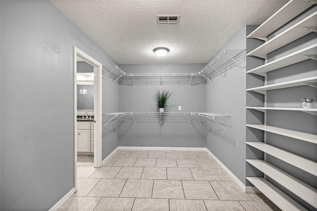 Active With Contract: $799,900 (4 beds, 4 baths, 3703 Square Feet)