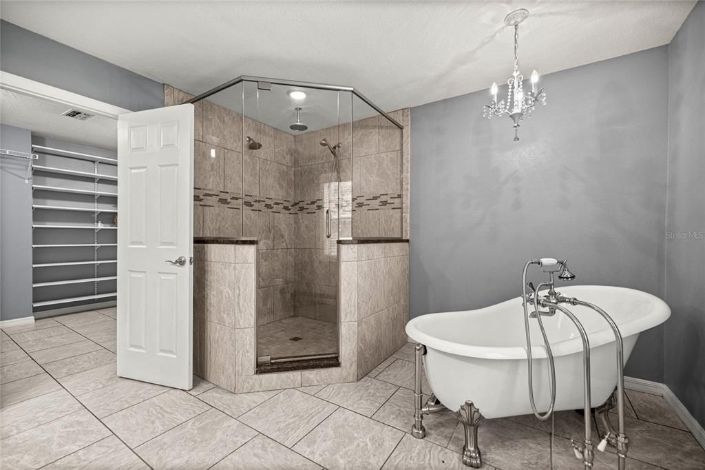 Active With Contract: $799,900 (4 beds, 4 baths, 3703 Square Feet)