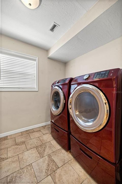 Active With Contract: $799,900 (4 beds, 4 baths, 3703 Square Feet)