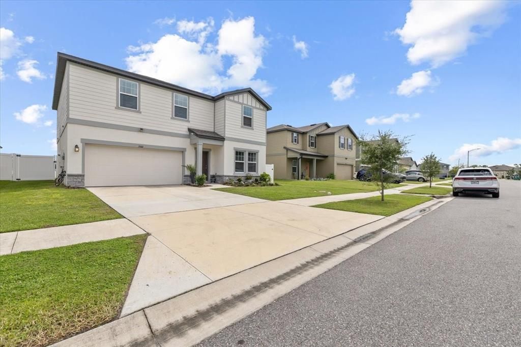 На продажу: $389,999 (4 спален, 2 ванн, 2401 Квадратных фут)